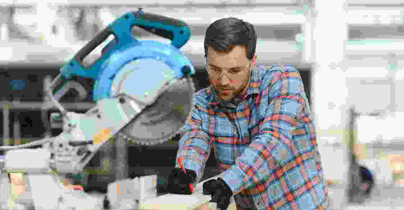 Essential hand tools for carpenter work